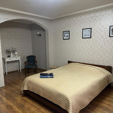 1Кім В Центрі,Вул.Набережна Rivne Esterno foto